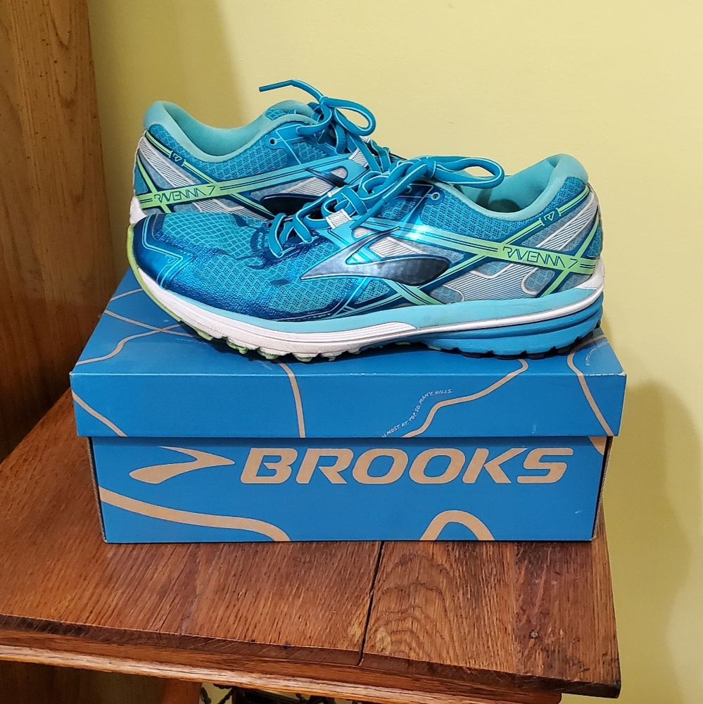 Brooks running shoes, size 9.5